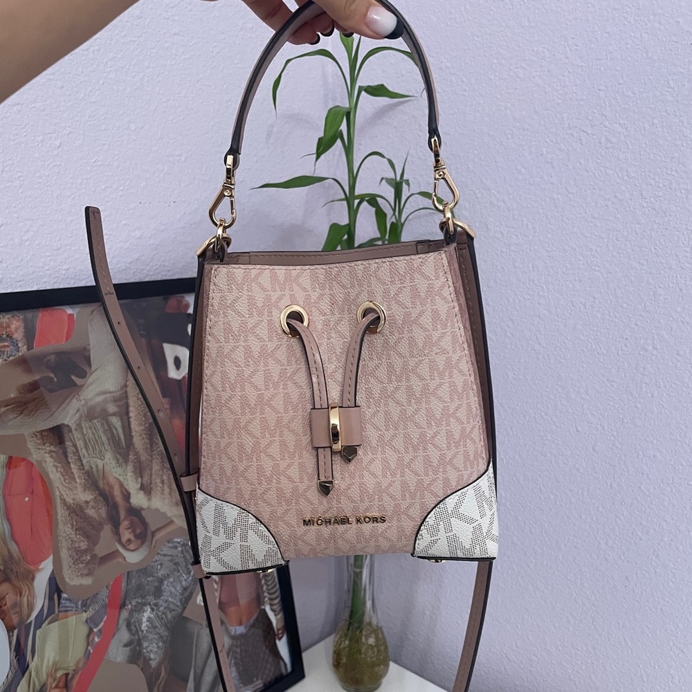 Micheal Kors crossbody bag